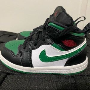 Retro Air Jordan 1 Black Pine